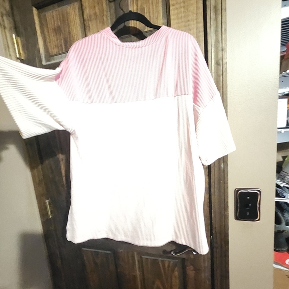 Color block top - Picture 2 of 3